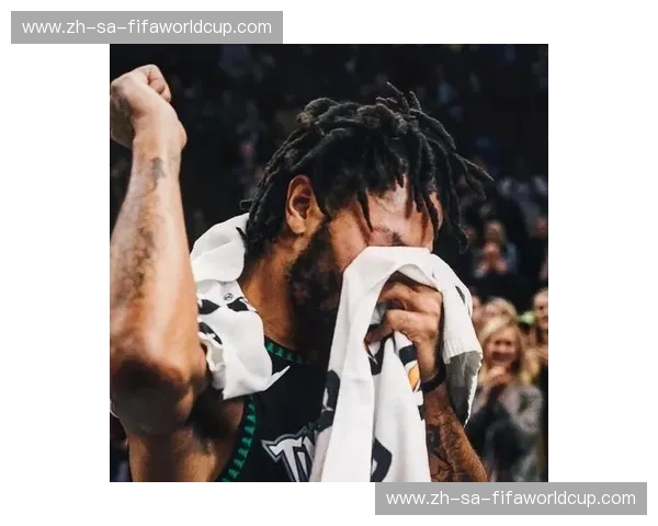 莫陆军vs曼联：老特拉福德的恩怨情仇，绿茵场上的荣耀与泪水